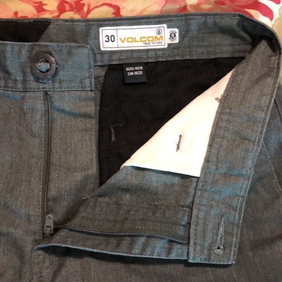VOLCOM Size 30 Skate Surf Shorts Pockets Bermuda Length Deep Gray $48 NEW - Picture 6 of 13